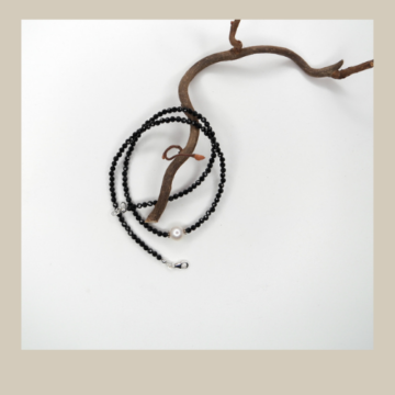 schwarze Spinellkette mit SW-Zuchtperle